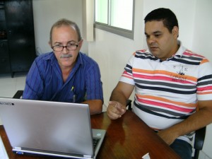 Toni Lima (D) ao lado de Paulinho Guedes.