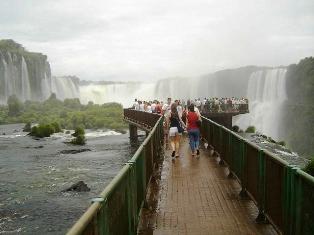 Passarela nas Cataratas do Iguaçu. (http://deolhos.blogspot.com)