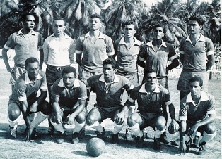 CSA em 1963. Em pé : Chico, Batista, Zé Claudio, Roberto Mendes, Flavio e Sinval. Agachados : Clovis, Pinga, Jair, Charuto e Deda.