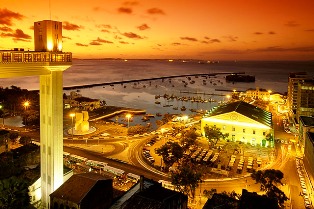 Elevador Lacerda em Salvador (Foto : http://blogs.myspace.com)