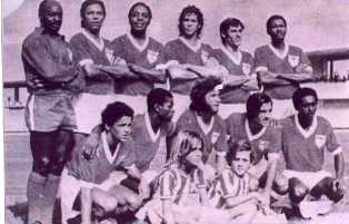 No time de 1973, Roberval é o primeiro, agachado, da esquerda para a direita. O time é : Em pé: Vermelho, Haroldo, Joel Camargo, Ronaldo Brito, Tadeu e Ademir. Agachados:  Roberval Davino, Orlandinho, Reinaldo, Mario e  Silva.