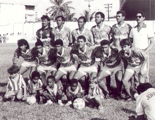 Em pé: Índio, Zezinho, Roberto Nascimento, César, Marcio Pereira e o preparador físico Pedrinho. Agachados: Ivanildo, Eloi, Jean, Rinaldo, Jerônimo e Xande. (Foto : www.museudosesportes.com.br)