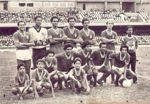  Jairo Mendonça tambem atuou na equipe de 1982. Em pé: Carlinhos. Nilton. Jairo Mendonça. Beto. Marcus. Batista e o massagista Trama. Agachados: Tuca. Joãozinho Paulista. Trigo. Nau e Ivanildo. ( tilixi.blogspot.com )