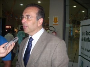 Roberto Figueiredo, o Doutor Bactéria. (Foto : http://www.infonet.com.br )