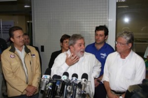 Presidente Lula conversou com jornalistas no aeroporto na quinta-feira. Foto : Paulo Rios