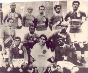 CSA em 1923 . Em pé: Bráulio, Alyrio, Murilo, Odulfo e Nelcino. Agachados: Campelo, Mimi e Geraldo. Sentados: Hilário, Mendes e Osvaldo.