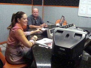 Fernando Palmeira estrevistando a atriz Claudia Raia. (Foto : Foto: Daniel Dabas - www.gazetaweb.com)