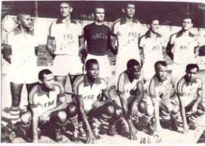 A última seleção alagoana em campeonatos brasileiros. Em pé: Botinha, Zé Luiz, Pelopidas,  Bolead,  Aguiar e Jernan. Agachados: Bernardino, Corino, Clóvis, Paulo Nylon e Amancio. (Foto : www.museudosesportes.com.br)