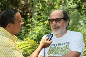 Entrevistando Cacá Diegues no Parque Municipal. (Foto : Marcelo Albuquerque)